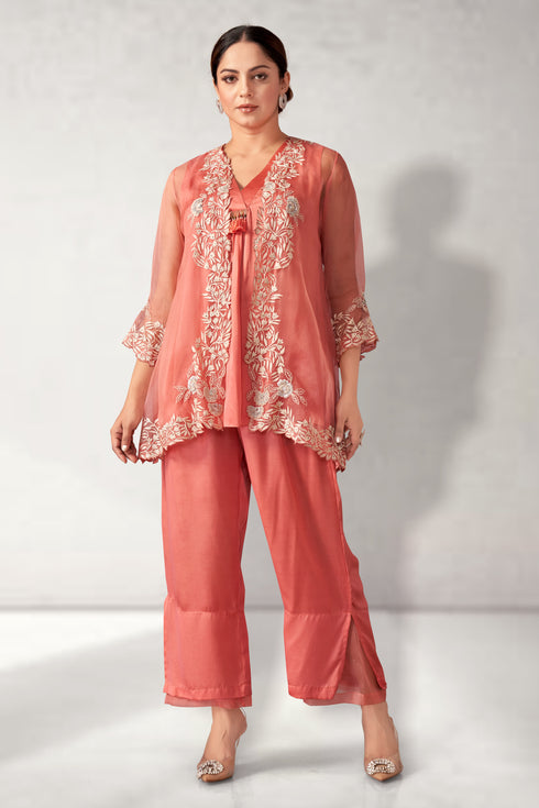 Cape with top set